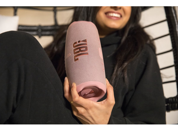 Портативная Bluetooth-колонка JBL Charge 5 Pink (JBLCHARGE5PINK) USB Type C, Цвет производителя: Pink - изображение 9 Портативная Bluetooth-колонка JBL Charge 5 Pink (JBLCHARGE5PINK) USB Type C, Цвет производителя: Pink - изображение 9