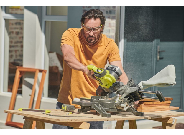 Пила торцювальна Ryobi ONE+ RMS18190-0 (5133005502) - зображення 3 Пила торцювальна Ryobi ONE+ RMS18190-0 (5133005502) - зображення 3