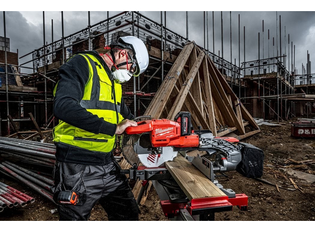 Пила торцовочная аккумуляторная Milwaukee M18 FMS254-0, 254 мм (4933451729) - изображение 4 Пила торцовочная аккумуляторная Milwaukee M18 FMS254-0, 254 мм (4933451729) - изображение 4