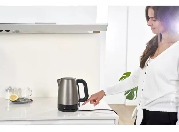 Электрочайник Black+Decker BXKE2201E 1.7 л Серебристый - изображение 7