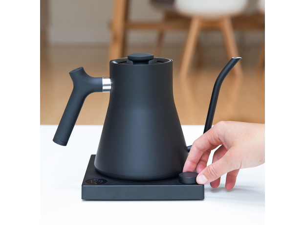 Электрочайник Fellow Stagg EKG 0.9 л голубой (505010066), Цвет изделия: Голубой - изображение 3 Электрочайник Fellow Stagg EKG 0.9 л голубой (505010066), Цвет изделия: Голубой - изображение 3