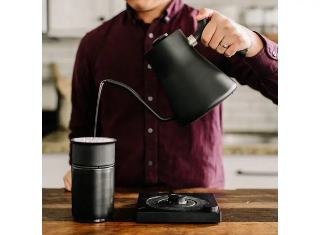 Электрочайник Fellow Stagg EKG 0.9 л черный матовый (2602000017), Цвет изделия: Черный - изображение 4