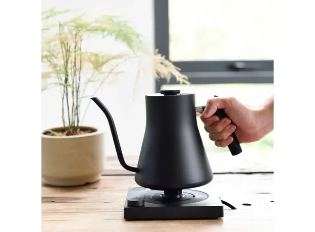 Электрочайник Fellow Stagg EKG 0.9 л черный матовый (2602000017), Цвет изделия: Черный - изображение 7