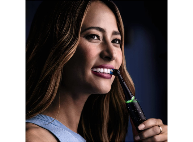 Электрическая зубная щетка Oral-B iO Series 10 Luxe Edition Cosmic Black (8006540812068) - зображення 12 Электрическая зубная щетка Oral-B iO Series 10 Luxe Edition Cosmic Black (8006540812068) - зображення 12