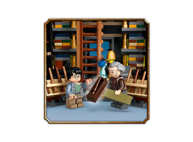 Конструктор LEGO Harry Potter Крамниці Олівандера і Мадам Малкін 744 деталей (76439) - зображення 13 Конструктор LEGO Harry Potter Крамниці Олівандера і Мадам Малкін 744 деталей (76439) - зображення 13
