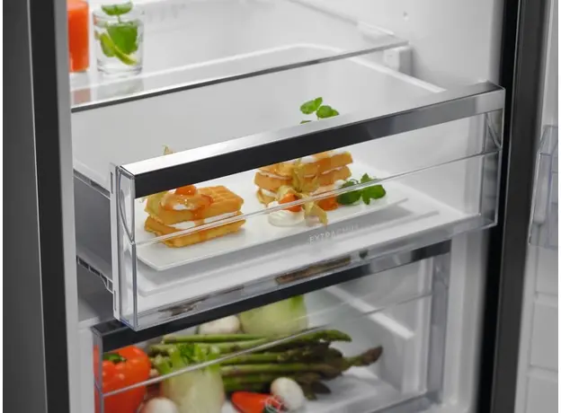 Однокамерный холодильник Electrolux RRC5ME38X2 - изображение 5