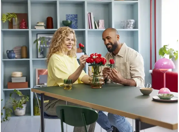 Конструктор LEGO Icons Букет роз 822 детали (10328) - изображение 8