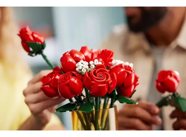 Конструктор LEGO Icons Букет роз 822 детали (10328) - изображение 9