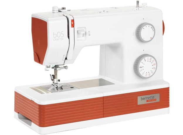 Швейная машина BERNETTE B05 Crafter 