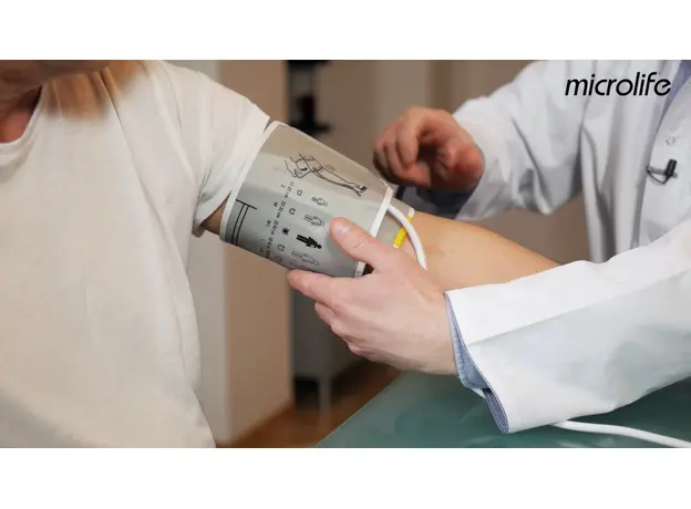 Тонометр автоматический Microlife BP A1 Easy с адаптером, большая манжета - изображение 4