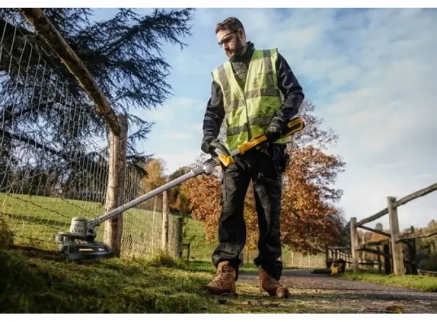 Триммер аккумуляторный DeWALT DCMST561N - изображение 2